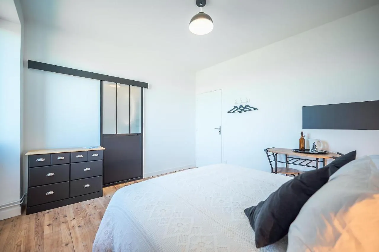 Bed & Breakfast Chambres Et Table D'Hotes - Les Jardins De La Longagne Saussenac