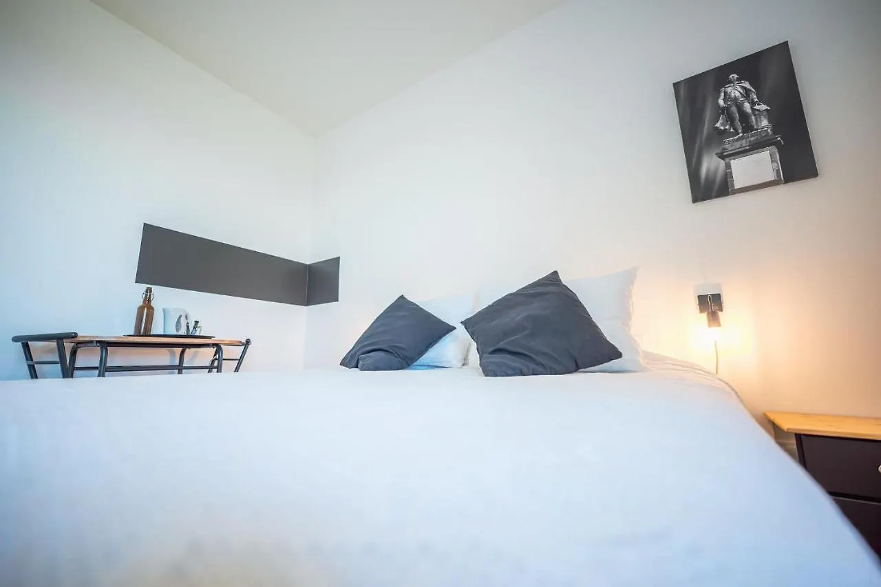 Chambres Et Table D'Hotes - Les Jardins De La Longagne Saussenac 0*,